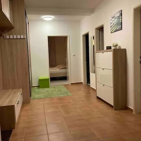 S Terasou, Bezplatne Parkovanie *